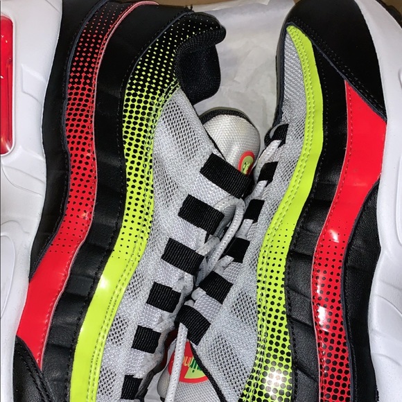 Nike Air maxes SE - Picture 2 of 2